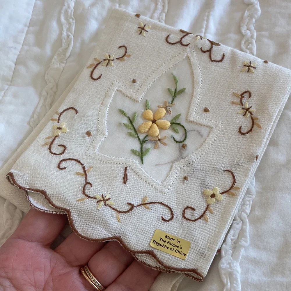 Embroidered Floral linen fingertip towel yellow brown white peoples rep China